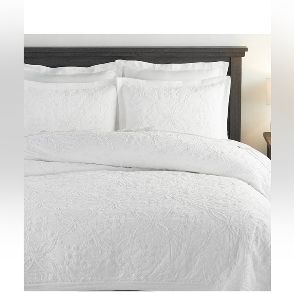 Pottery Barn White Candlewick  Quilted Cotton Queen Comforter with one King Sham - Picture 8 of 9